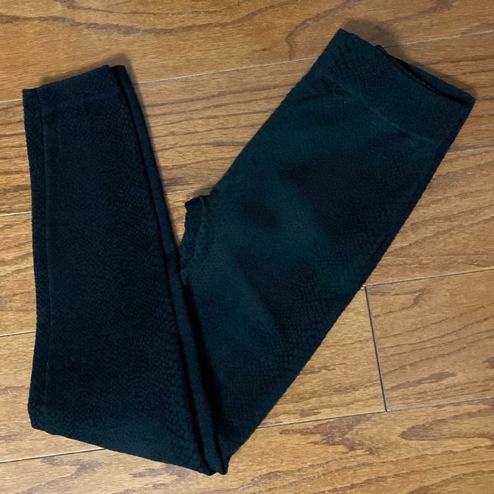 Connection 18 Black Snakeskin Pattern leggings -Size Large-XL